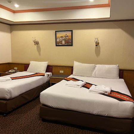 Merlin Grand Hotel Хат Яй Екстериор снимка