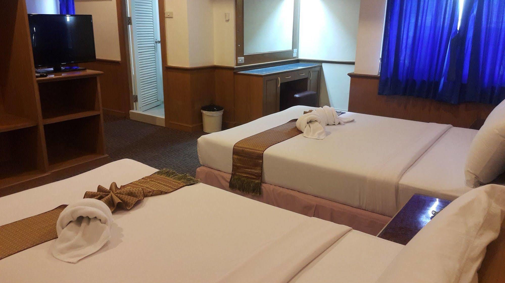 Merlin Grand Hotel Хат Яй Екстериор снимка